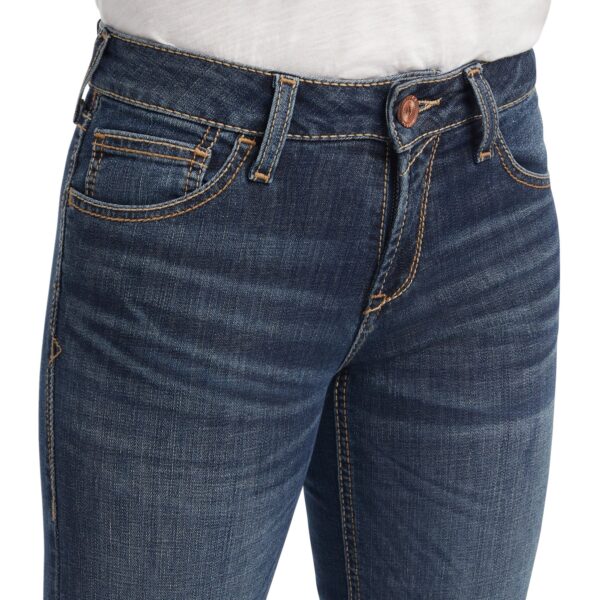 A close up of the waist and leg of someone wearing jeans.