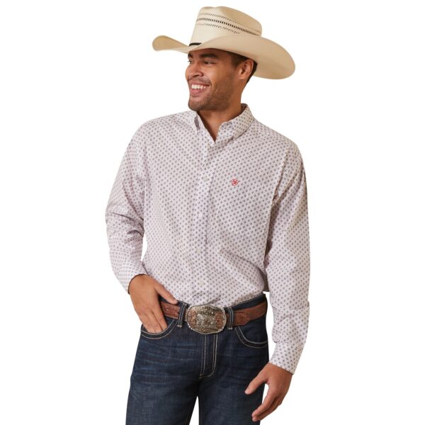 A man wearing cowboy hat and jeans.