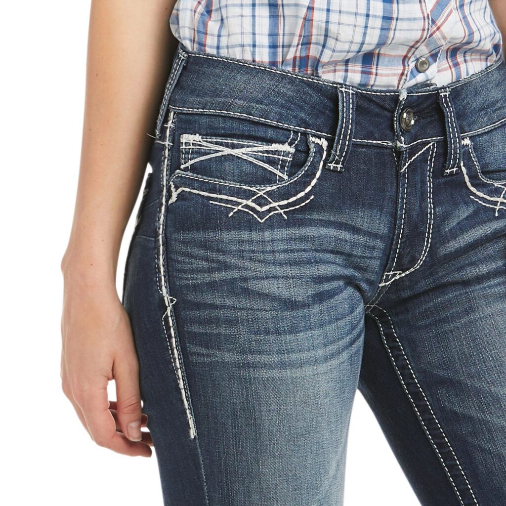 A close up of the waist and jeans on a woman.